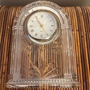 Elegant Clear Glass Mantel Clock